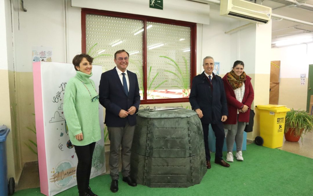 Presentación de compostadora en el Colegio El Carmen