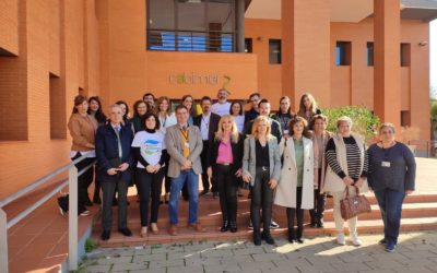 Diabetes Lucena entrega 5.000 euros al centro CABIMER para apoyar la investigación científica