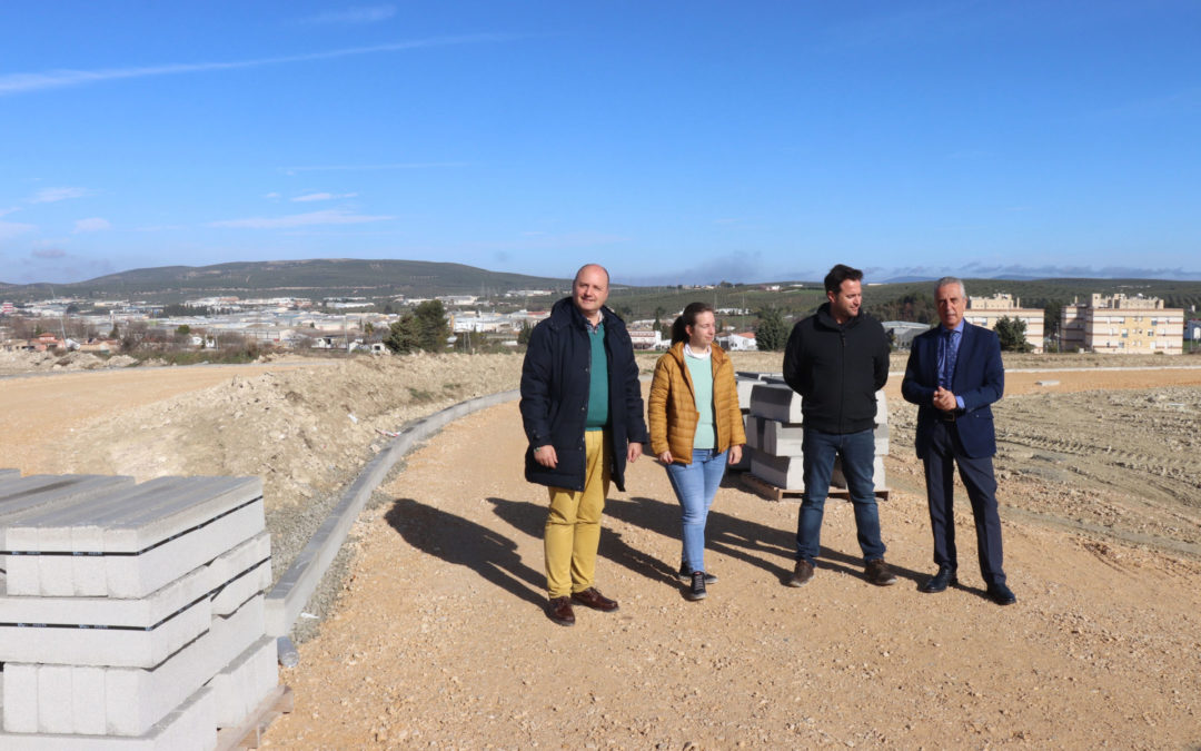 El Ayuntamiento de Lucena inicia la adecuación de los nuevos espacios deportivos en El Zarpazo