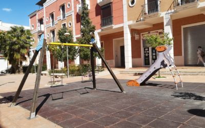 El Ayuntamiento inicia la contratación de la mejora de los parques infantiles del Coso y la calle Los Robles