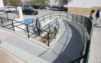 El Ayuntamiento de Lucena dota de accesibilidad la calle Fuente Tójar