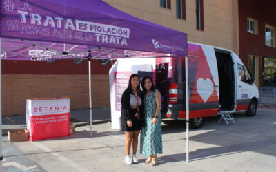 Una campaña para concienciar sobre la trata llega a los institutos de Lucena