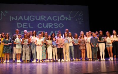 Lucena reconoce a los docentes jubilados y a los estudiantes con mejor expediente académico