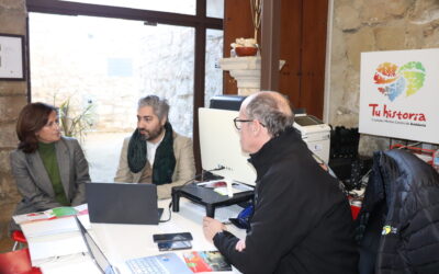 Ofertan a los centros educativos la tarjeta ‘Lucena, donde la late la historia’