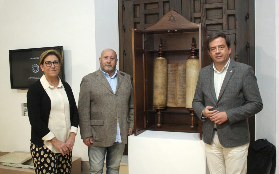 Lucena amplía su patrimonio judío con una Torá de más de 150 años de historia