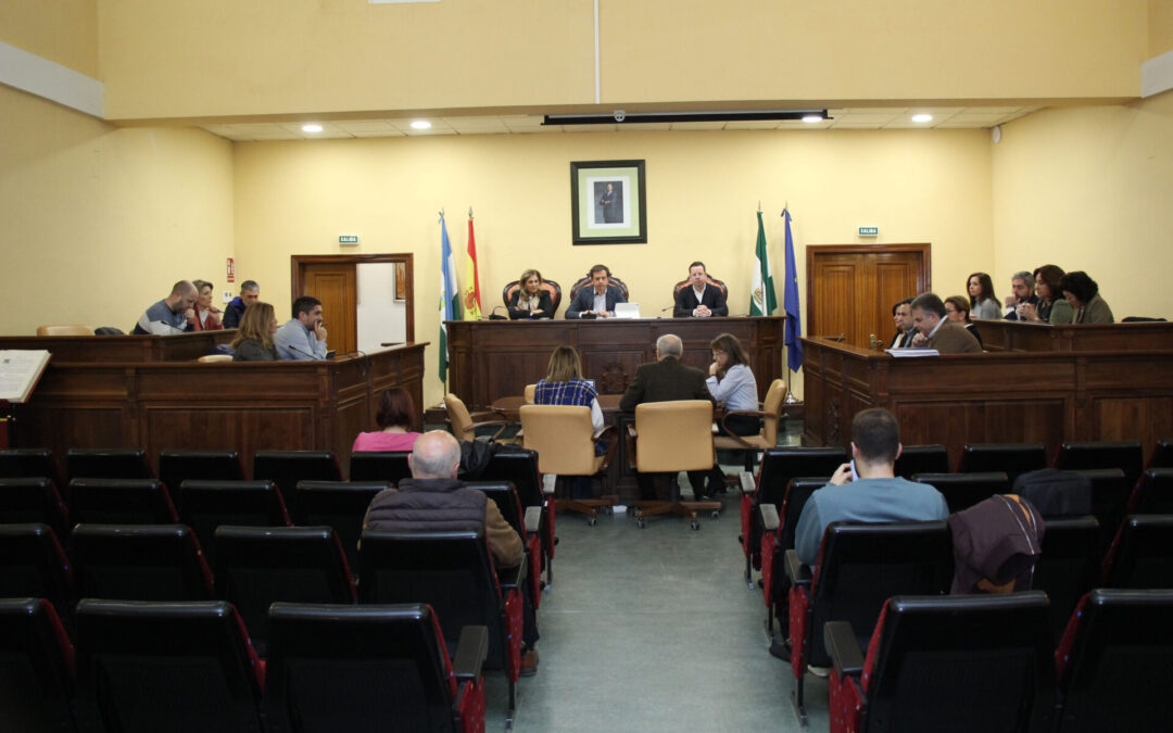 El Ayuntamiento de Lucena extiende el convenio con la asociación de feriantes para las Fiestas Navideñas