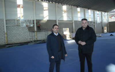Avanzan las obras de cerramiento de las pistas semicubiertas en la Ciudad Deportiva
