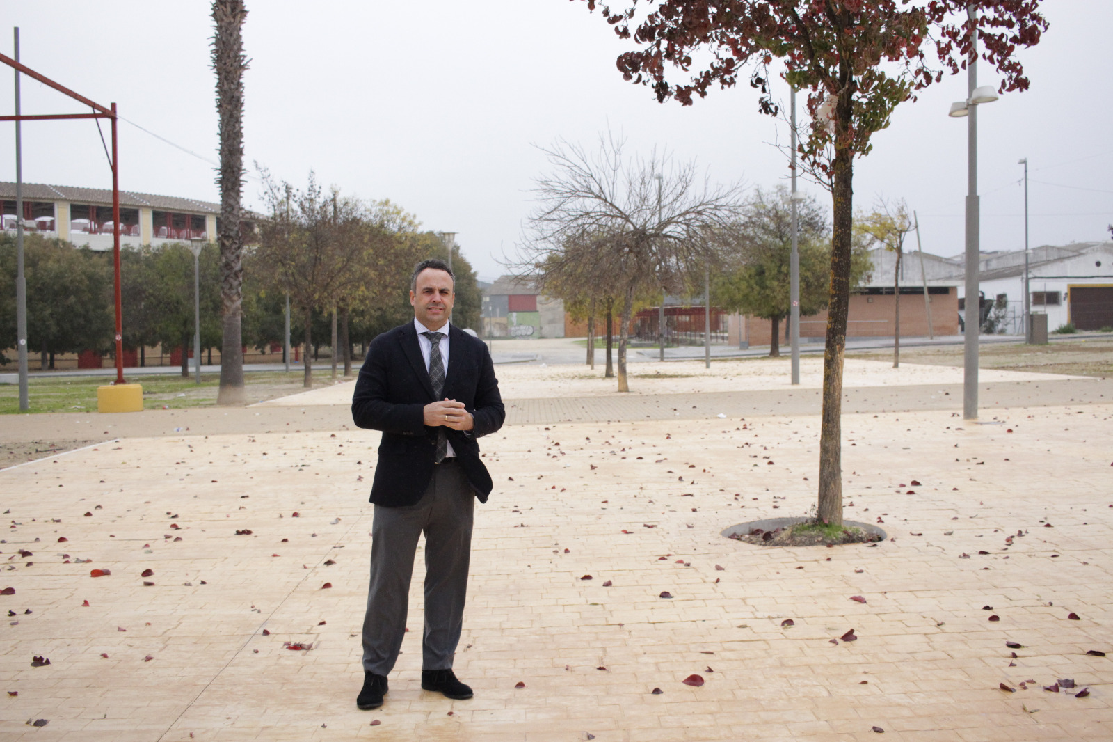 Javier Pineda visita el recinto ferial donde se instala el Mercadillo Municipal