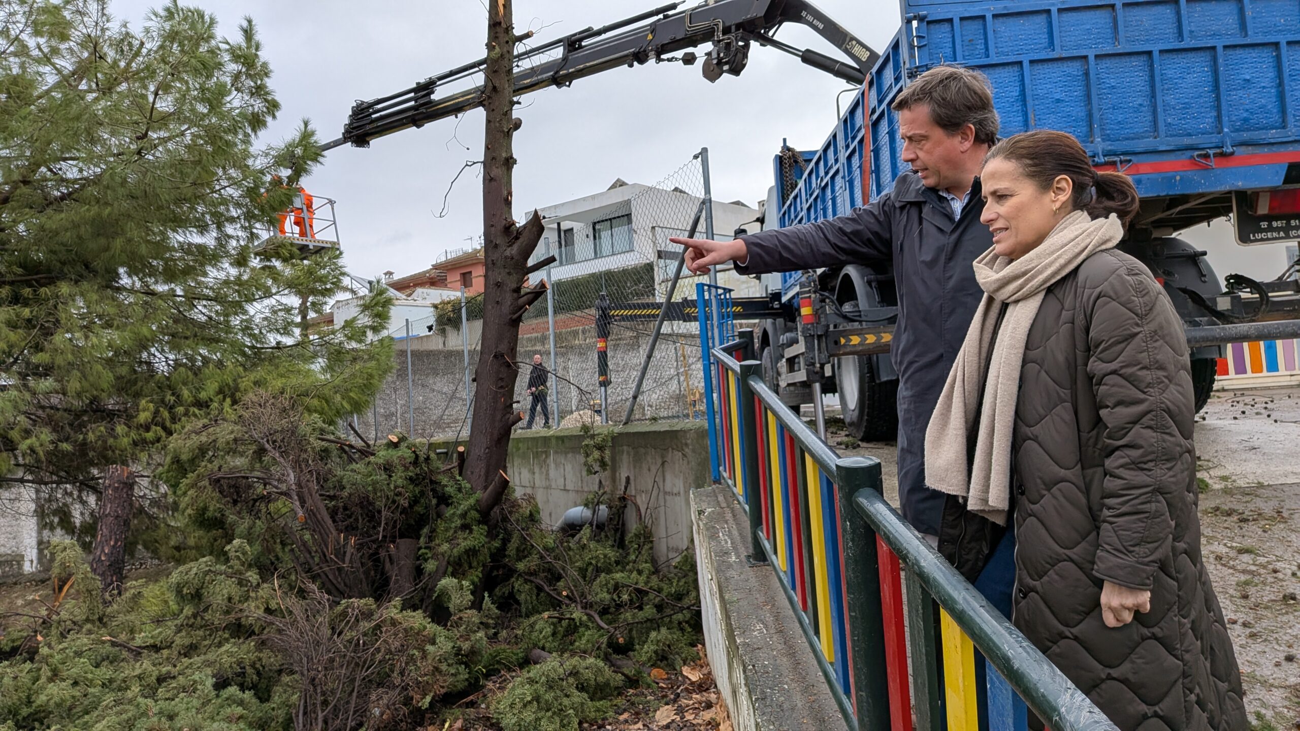 El alcalde de Lucena pone en valor el trabajo “sin descanso” en los colegios afectados por el temporal