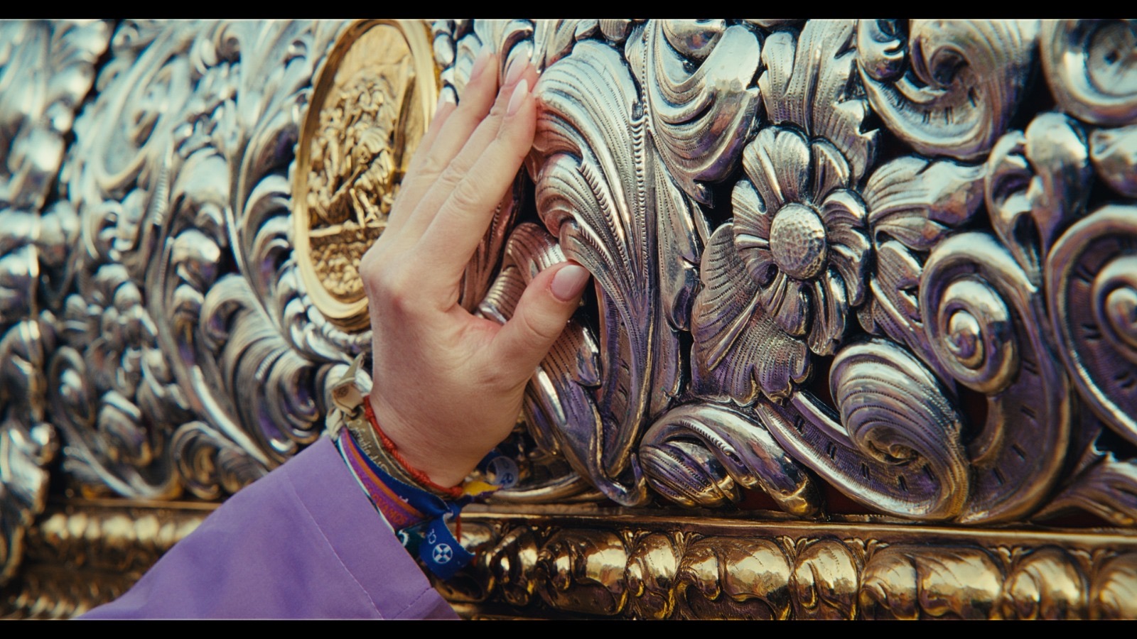 El lucentino Miguel Ángel Olivares presenta su nuevo largometraje «Marea Morada»