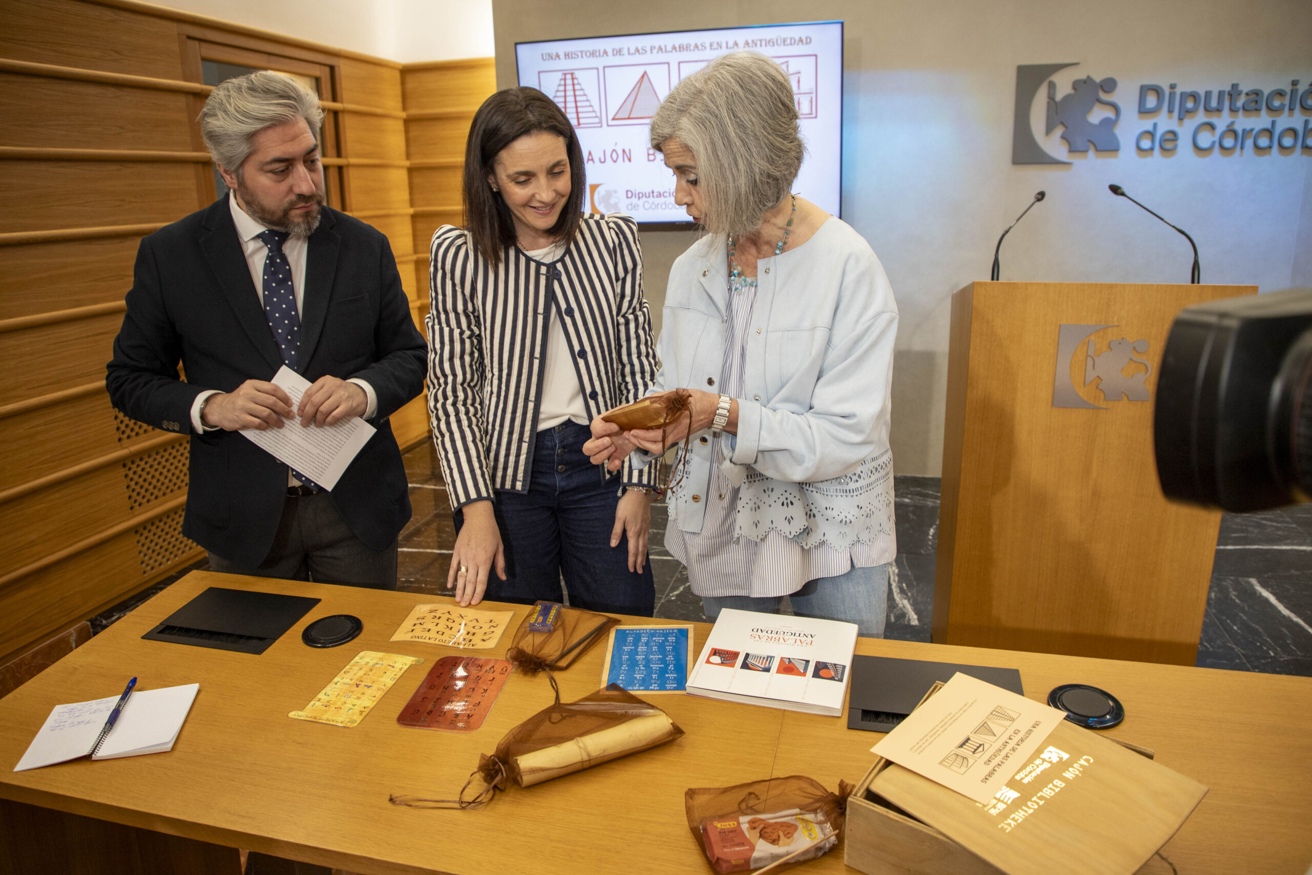 El proyecto educativo sobre la escritura en la Antigüedad amplía sus materiales didácticos