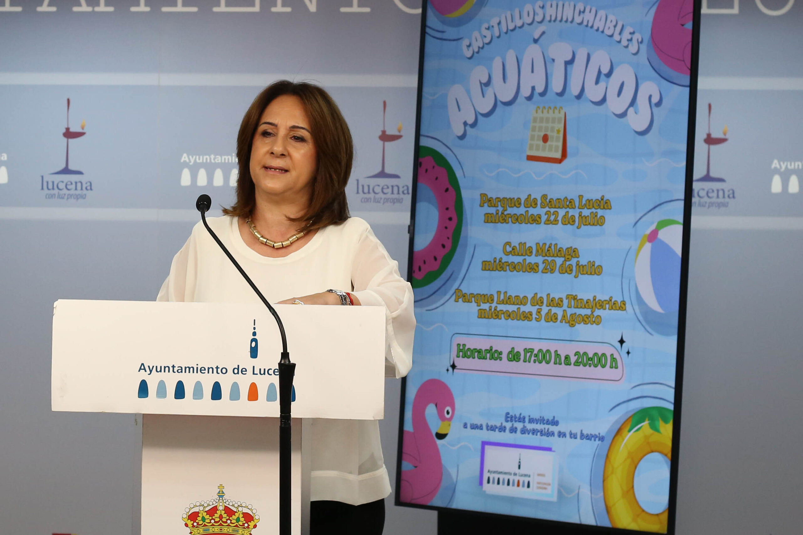 Araceli Rodríguez presenta las fiestas acuáticas por los barrios
