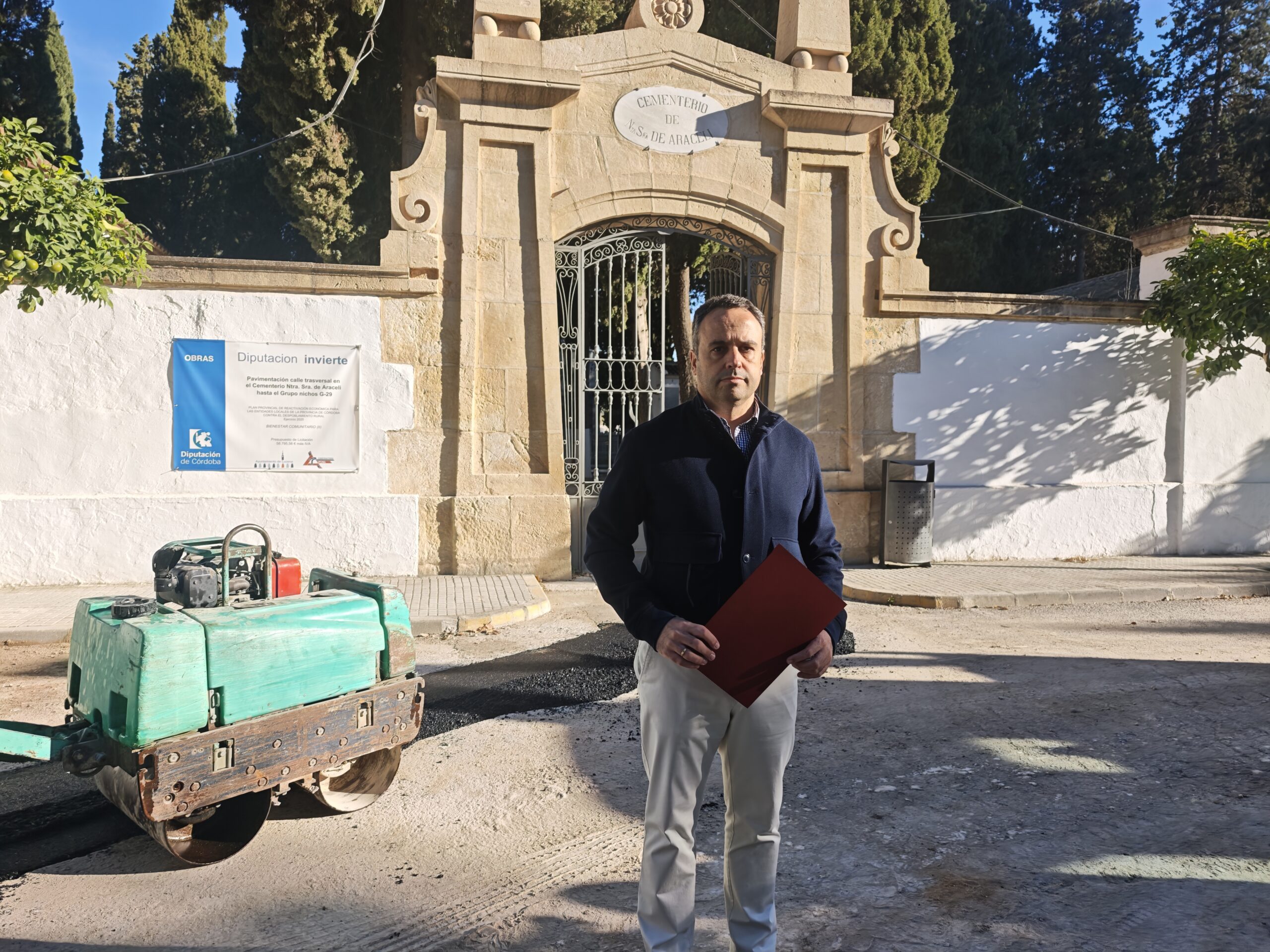 Lucena refuerza el mantenimiento del cementerio Virgen de Araceli ante la festividad de Todos los Santos