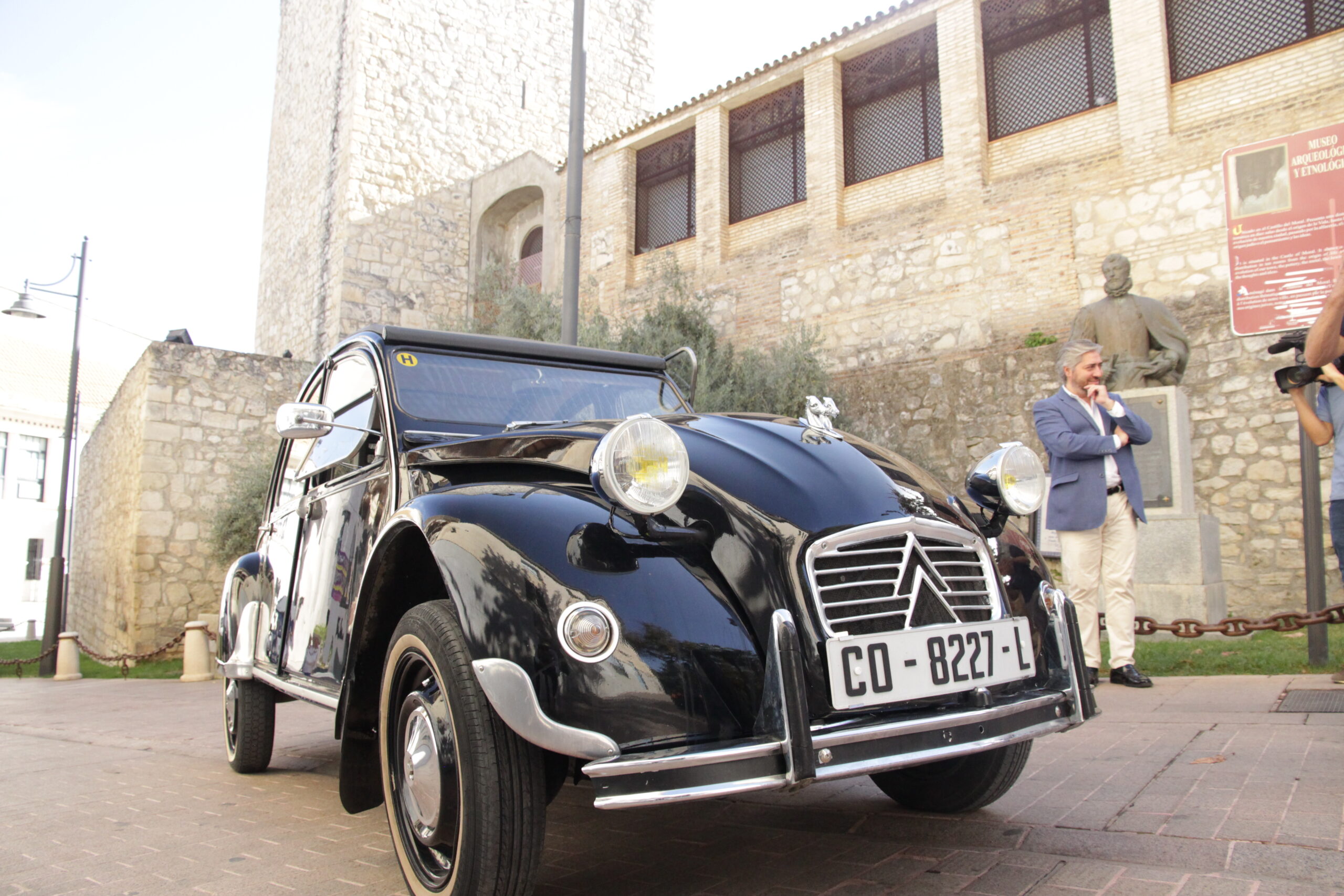 Unos 70 vehículos Citroën 2CV se citan este domingo en Lucena